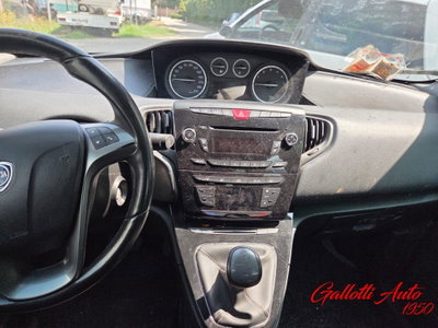Lancia Ypsilon 0.9 TwinAir 85 CV 5 porte S&S DFN Gold (9)