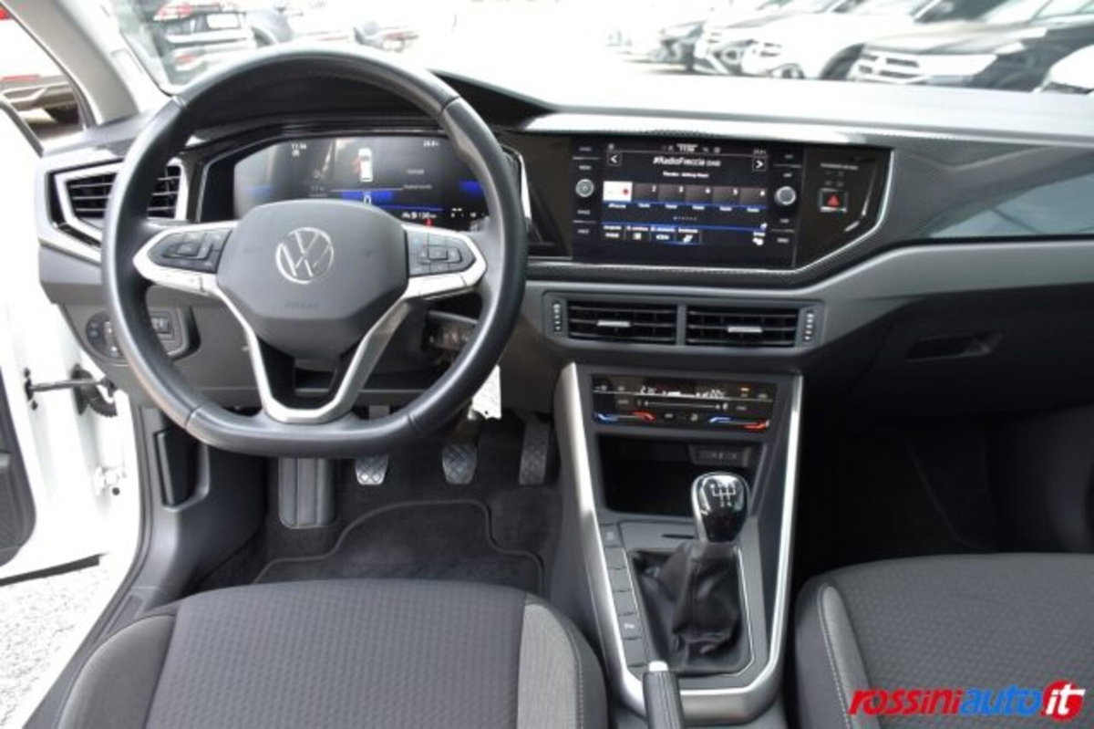 Volkswagen Polo 1.0 tsi Life 95cv (9)