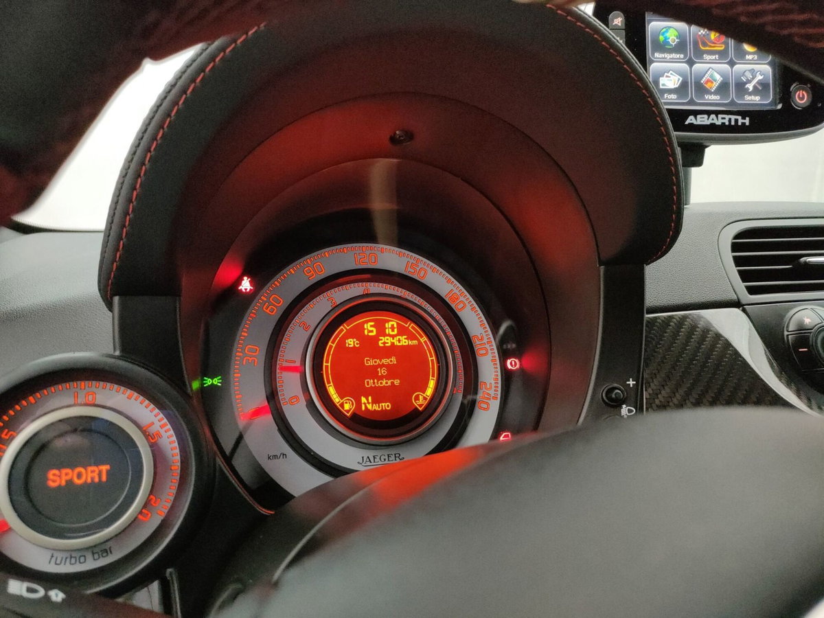 Abarth 500 1.4 Turbo T-Jet (11)