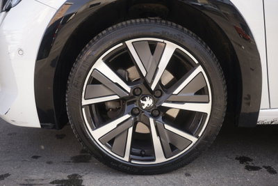 Peugeot 208 PureTech 100 Stop&Start EAT8 5 porte GT Line (5)