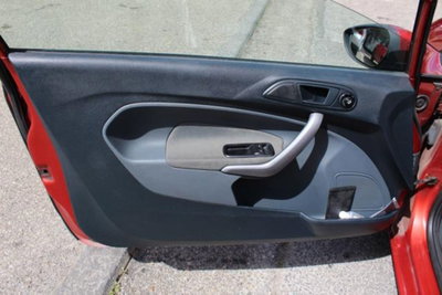Ford Fiesta 1.4 TDCi 68CV 3 porte Titanium (10)