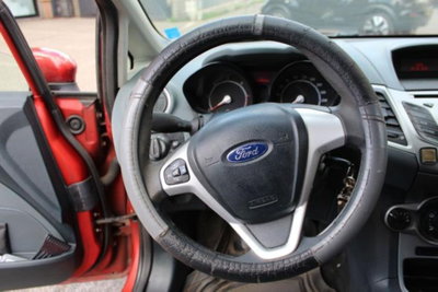 Ford Fiesta 1.4 TDCi 68CV 3 porte Titanium (14)