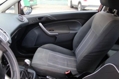 Ford Fiesta 1.4 TDCi 68CV 3 porte Titanium (19)