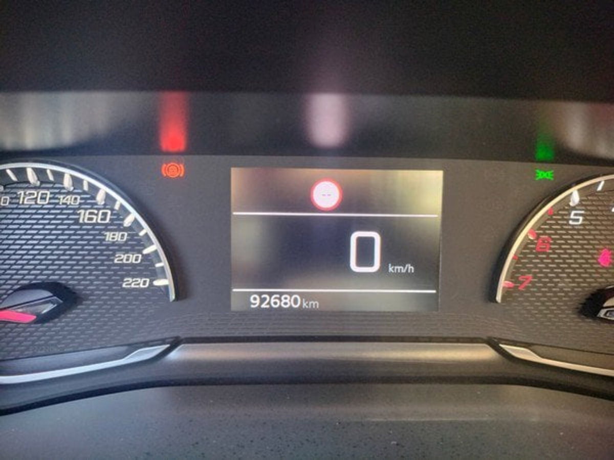 Peugeot 2008 BlueHDi 110 S&S Active Pack (14)