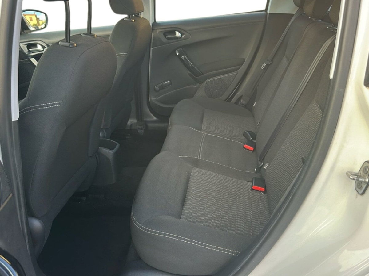 Peugeot 208 68 5 porte Access (14)