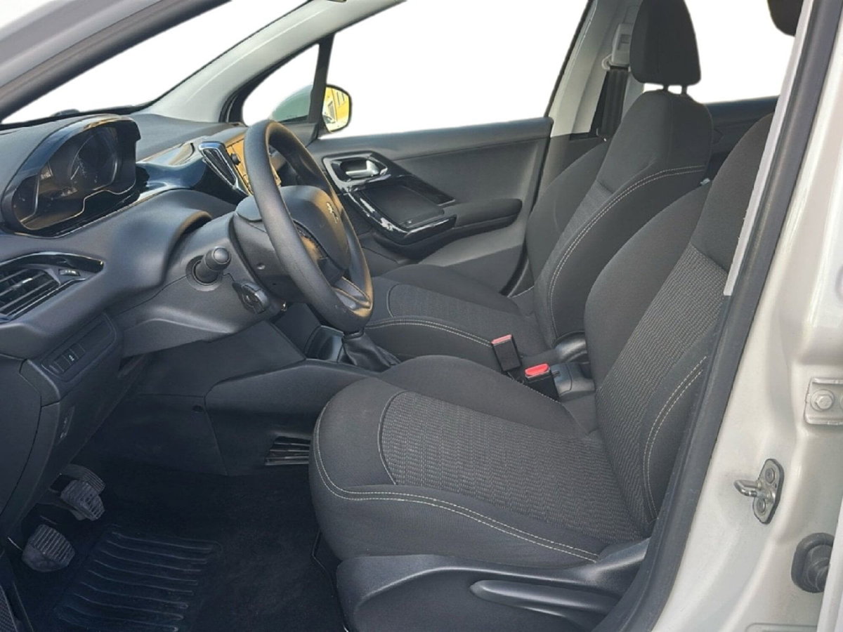 Peugeot 208 68 5 porte Access (9)