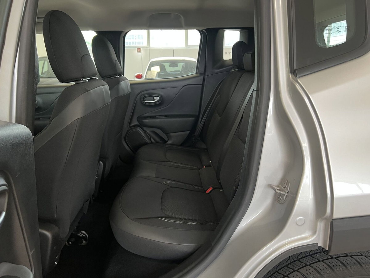Jeep Renegade 1.6 Mjt DDCT 120 CV Limited (11)