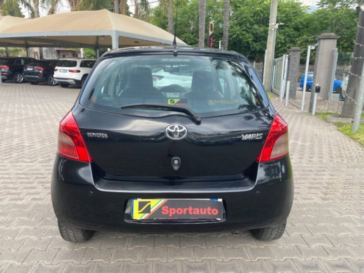 Toyota Yaris 1.3 5 porte Sol (12)