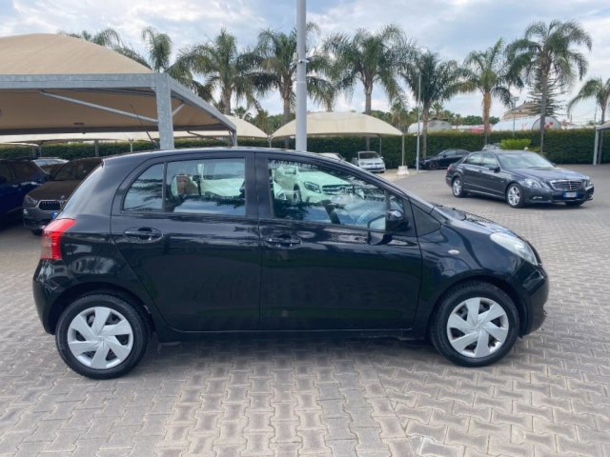 Toyota Yaris 1.3 5 porte Sol (14)