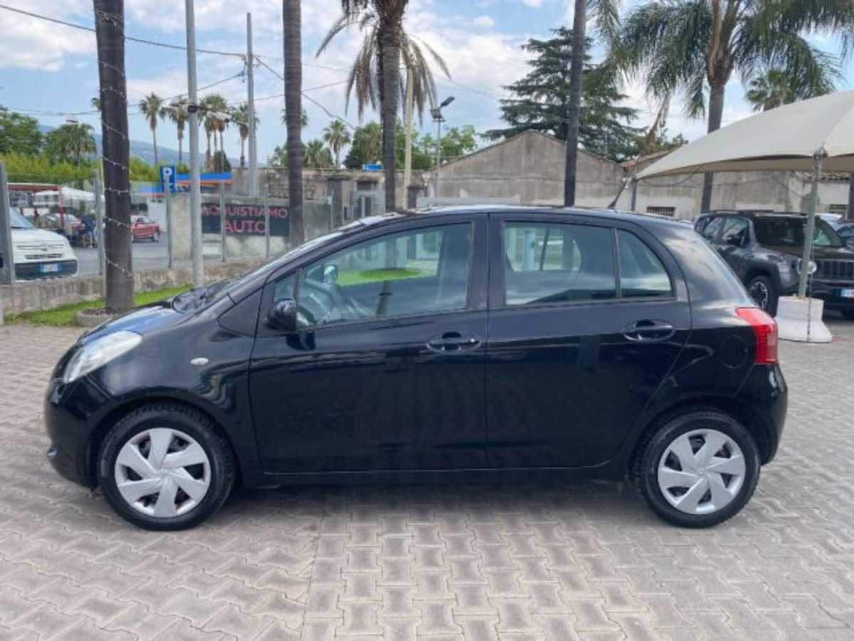 Toyota Yaris 1.3 5 porte Sol (15)