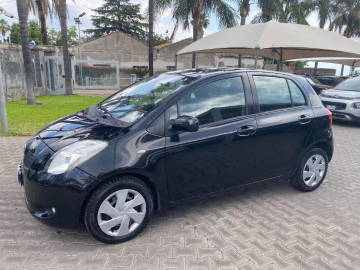 Toyota Yaris 1.3 5 porte Sol (18)