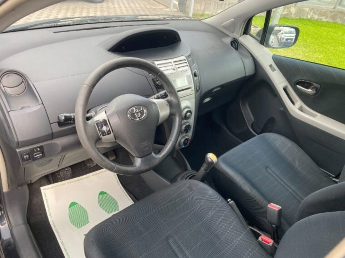 Toyota Yaris 1.3 5 porte Sol (6)