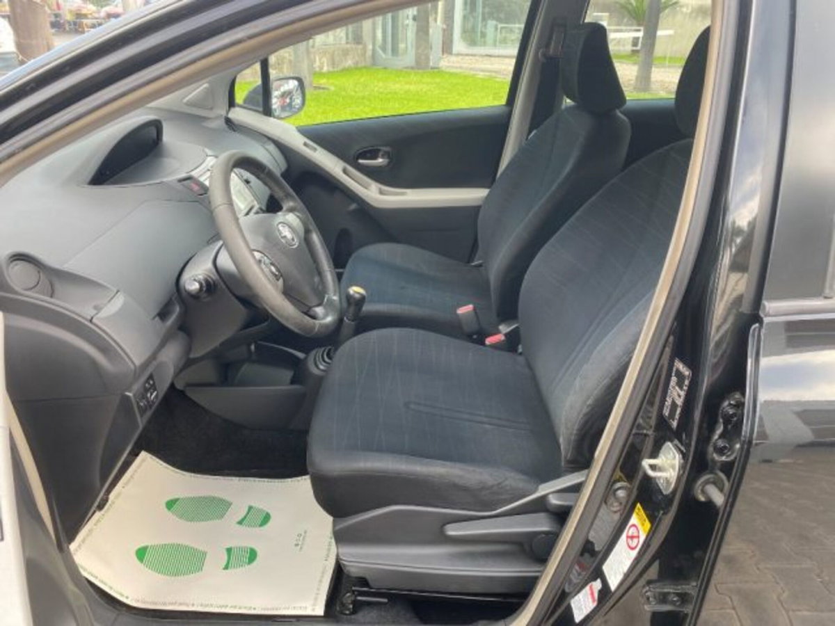 Toyota Yaris 1.3 5 porte Sol (5)