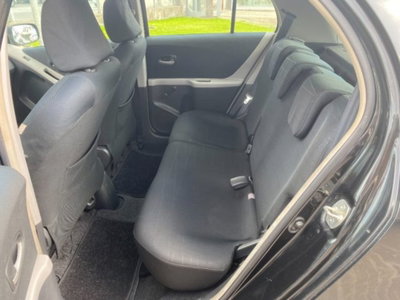 Toyota Yaris 1.3 5 porte Sol (13)