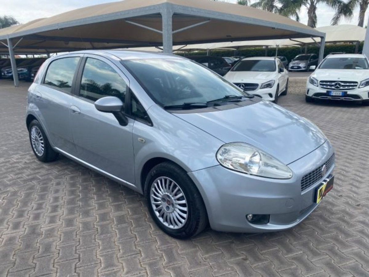 Fiat Grande Punto 1.3 MJT 90 CV 5 porte Dynamic (19)
