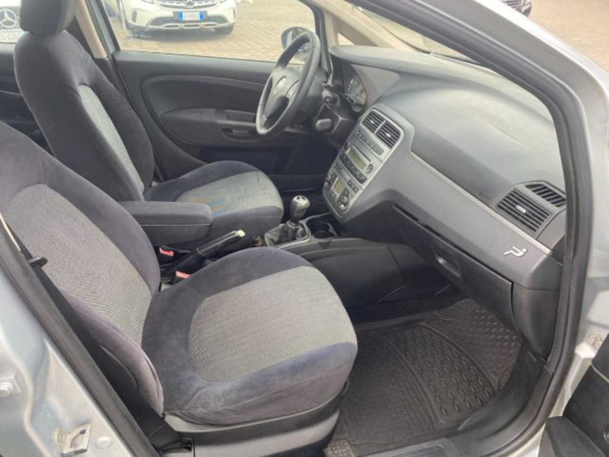 Fiat Grande Punto 1.3 MJT 90 CV 5 porte Dynamic (8)