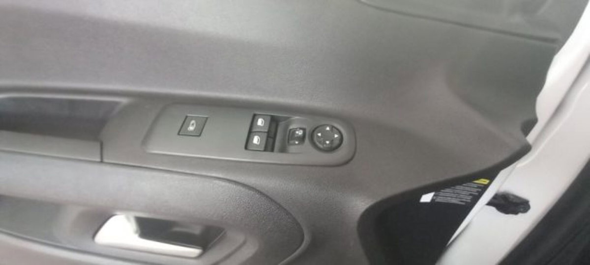 Opel Combo-e Cargo 50kWh PL Edition (12)
