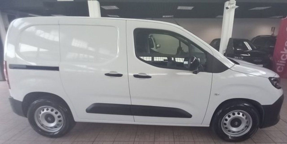 Opel Combo-e Cargo 50kWh PL Edition (2)