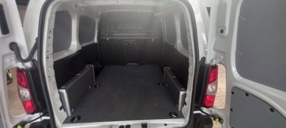 Opel Combo-e Cargo 50kWh PL Edition (5)