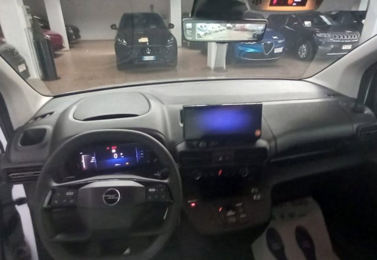 Opel Combo-e Cargo 50kWh PL Edition (7)