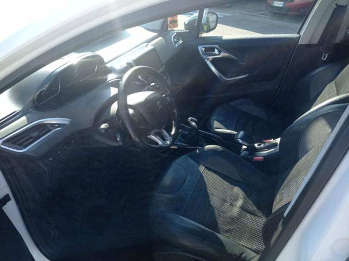 Peugeot 2008 e-HDi 92 CV Stop&Start ETG6 Allure (5)