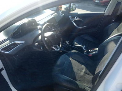 Peugeot 2008 e-HDi 92 CV Stop&Start ETG6 Allure (5)