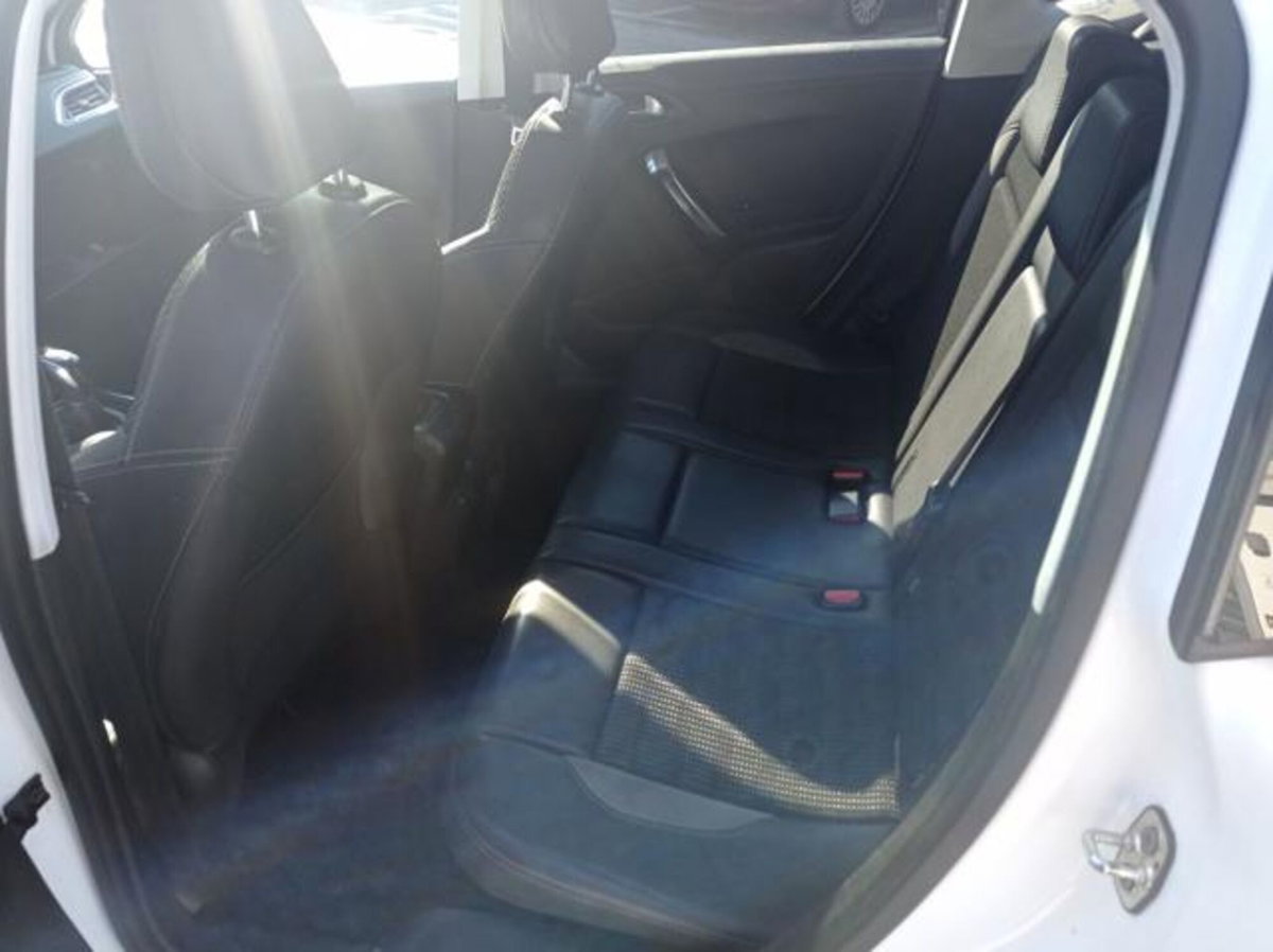 Peugeot 2008 e-HDi 92 CV Stop&Start ETG6 Allure (6)
