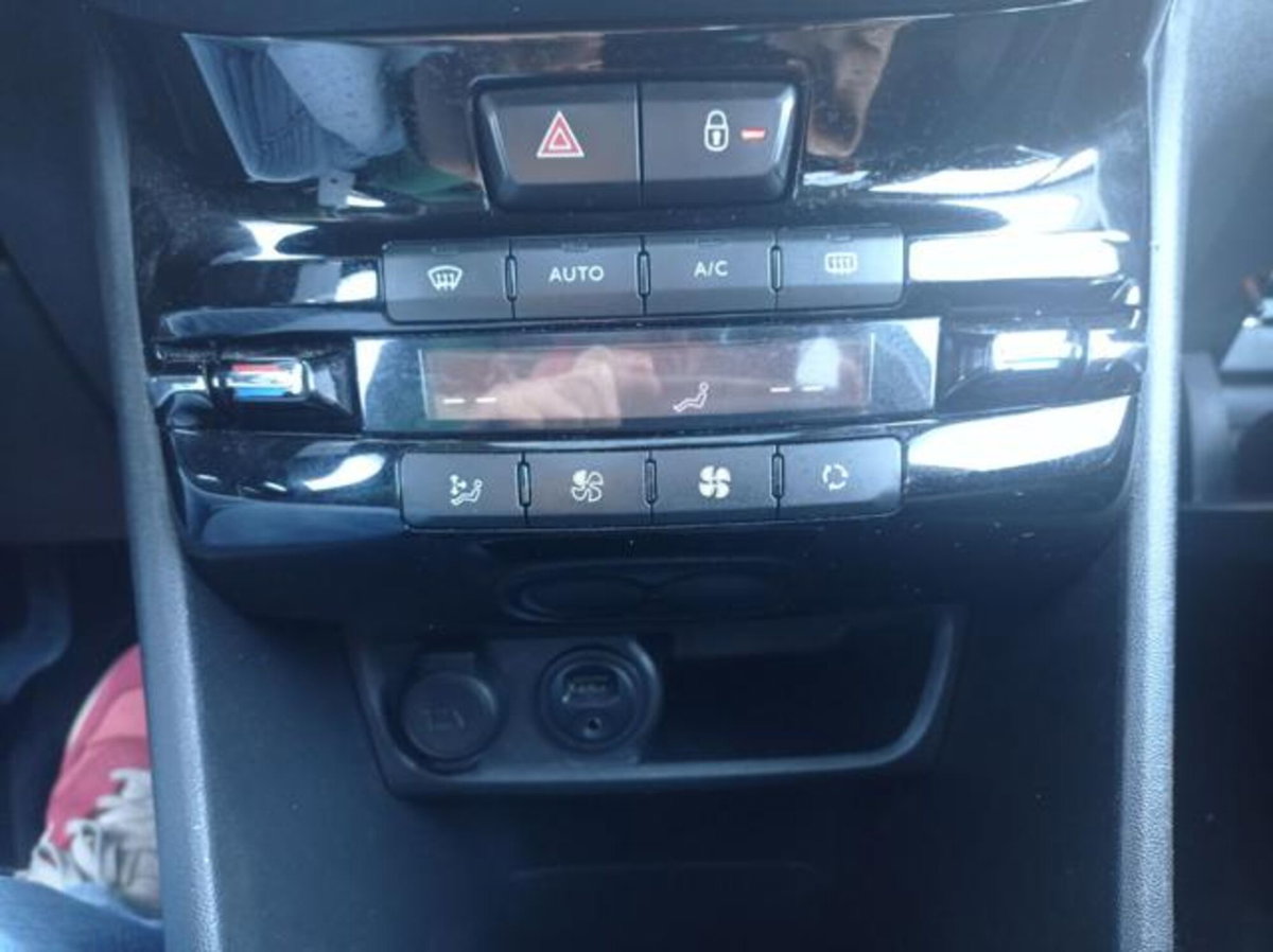 Peugeot 2008 e-HDi 92 CV Stop&Start ETG6 Allure (8)