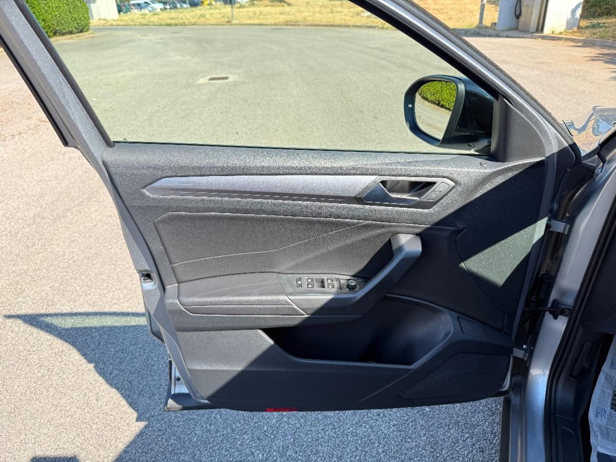 Volkswagen T-Roc 1.0 TSI Style (7)