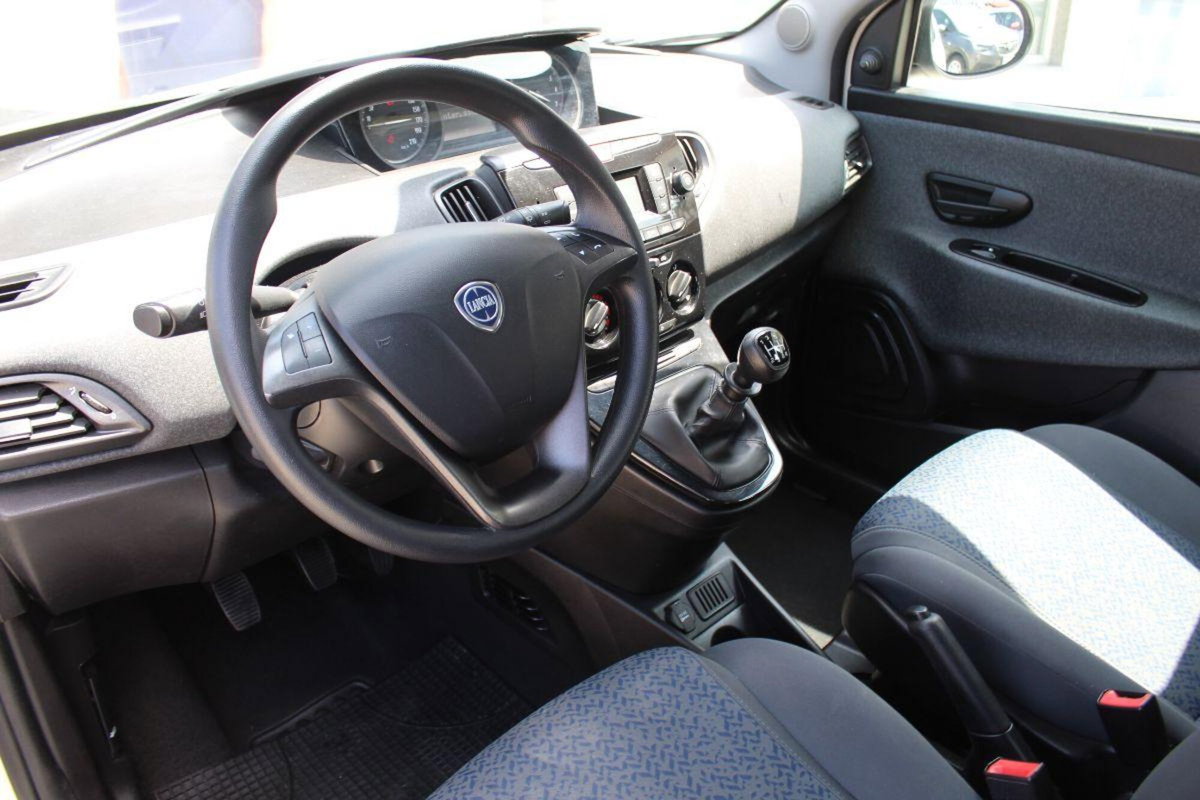 Lancia Ypsilon 1.0 FireFly 5 porte S&S Hybrid Ecochic Silver (10)