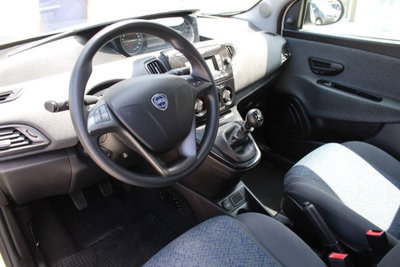 Lancia Ypsilon 1.0 FireFly 5 porte S&S Hybrid Silver Plus (10)
