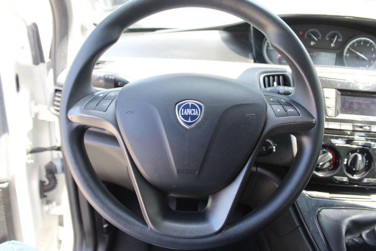 Lancia Ypsilon 1.0 FireFly 5 porte S&S Hybrid Ecochic Silver (11)