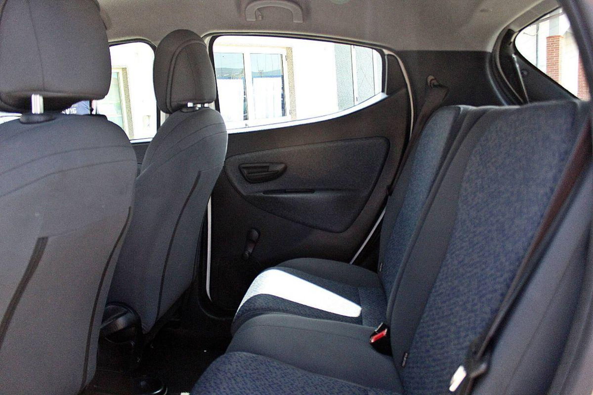 Lancia Ypsilon 1.0 FireFly 5 porte S&S Hybrid Ecochic Silver (18)
