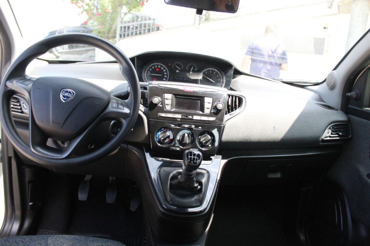 Lancia Ypsilon 1.0 FireFly 5 porte S&S Hybrid Ecochic Silver (19)