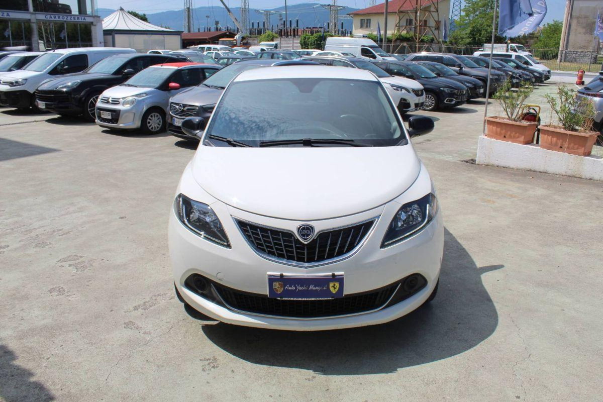 Lancia Ypsilon 1.0 FireFly 5 porte S&S Hybrid Ecochic Silver (2)