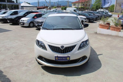Lancia Ypsilon 1.0 FireFly 5 porte S&S Hybrid Silver Plus (2)