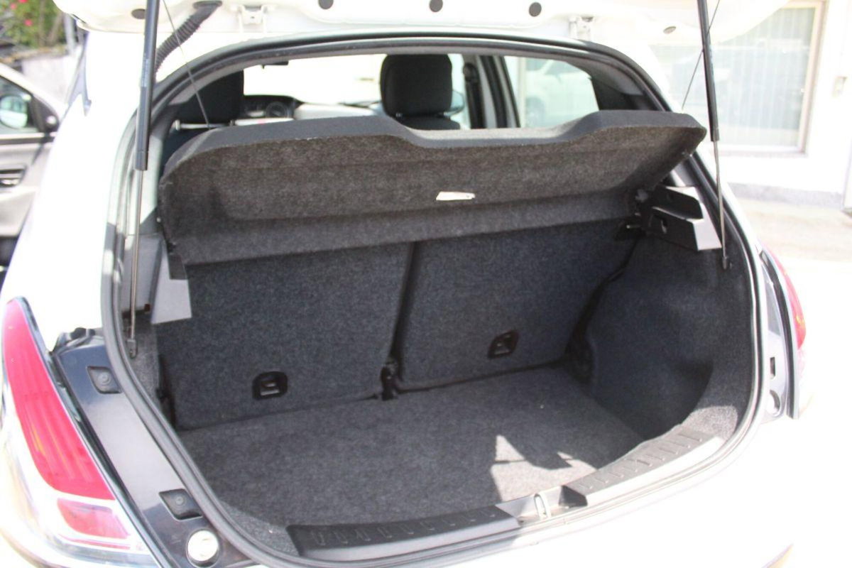 Lancia Ypsilon 1.0 FireFly 5 porte S&S Hybrid Ecochic Silver (20)