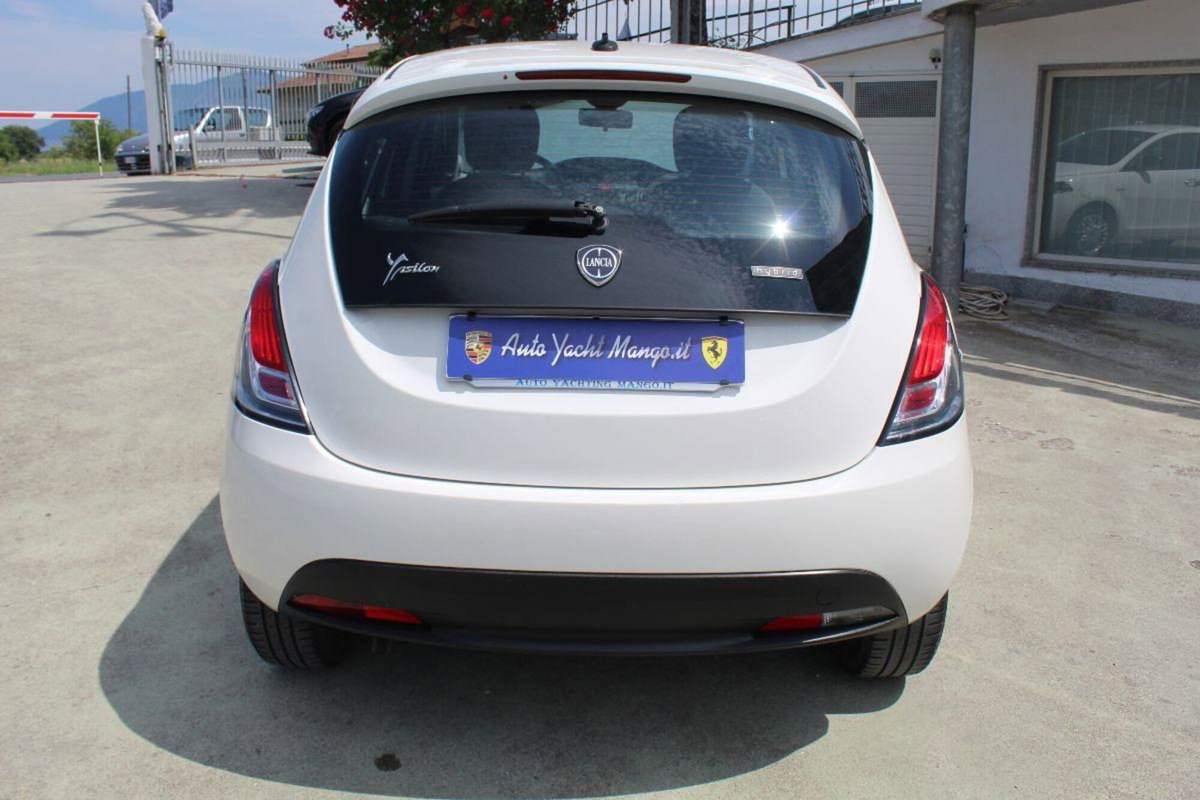 Lancia Ypsilon 1.0 FireFly 5 porte S&S Hybrid Ecochic Silver (6)