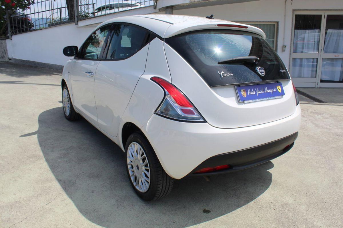Lancia Ypsilon 1.0 FireFly 5 porte S&S Hybrid Ecochic Silver (7)