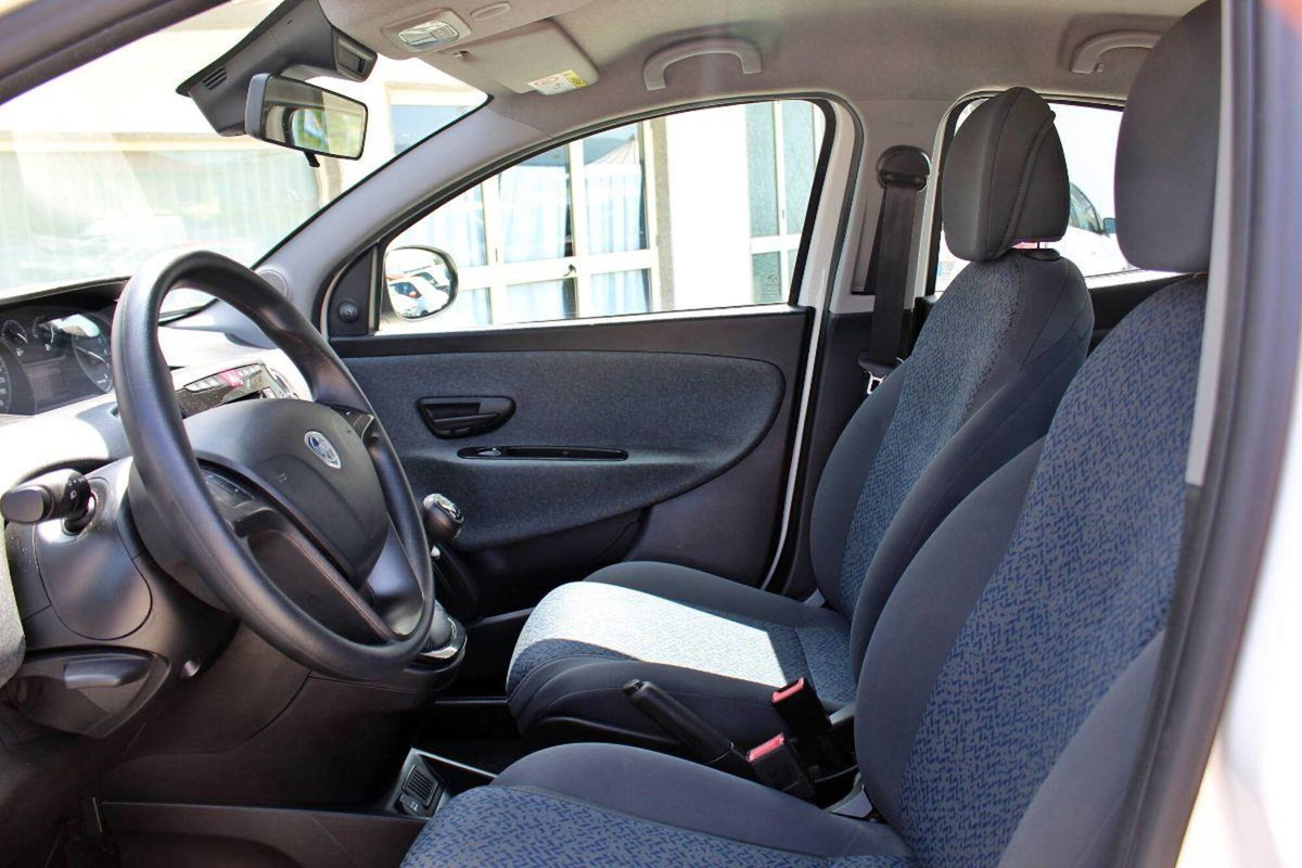 Lancia Ypsilon 1.0 FireFly 5 porte S&S Hybrid Ecochic Silver (9)