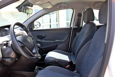Lancia Ypsilon 1.0 FireFly 5 porte S&S Hybrid Silver Plus (9)