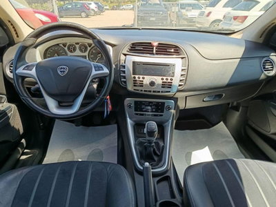 Lancia Delta 1.6 MJT DPF Gold (13)