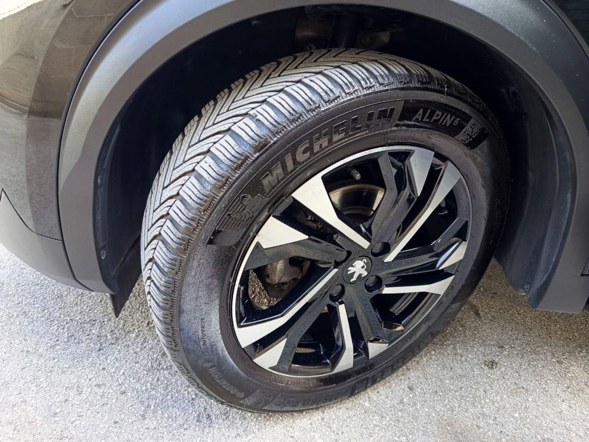 Peugeot 2008 BlueHDi 110 S&S Allure Pack (10)