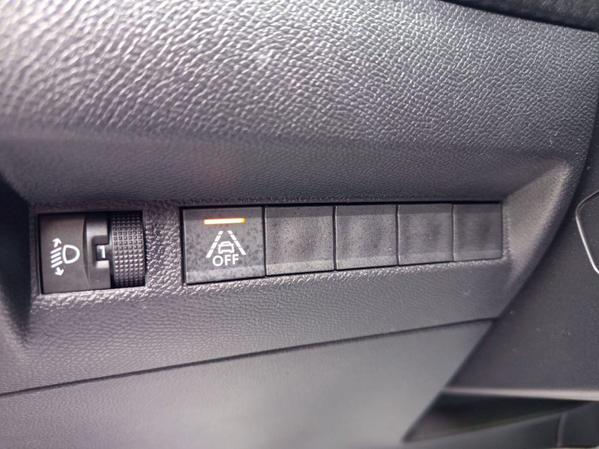 Peugeot 2008 BlueHDi 110 S&S Allure Pack (13)