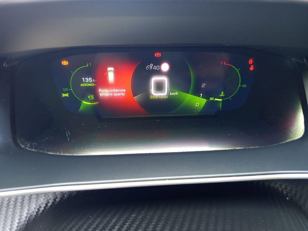 Peugeot 2008 BlueHDi 110 S&S Allure Pack (16)
