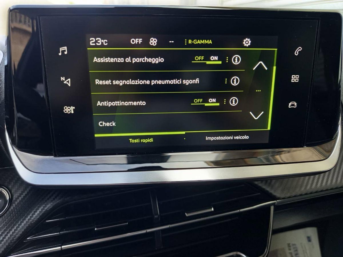 Peugeot 2008 BlueHDi 110 S&S Allure Pack (17)