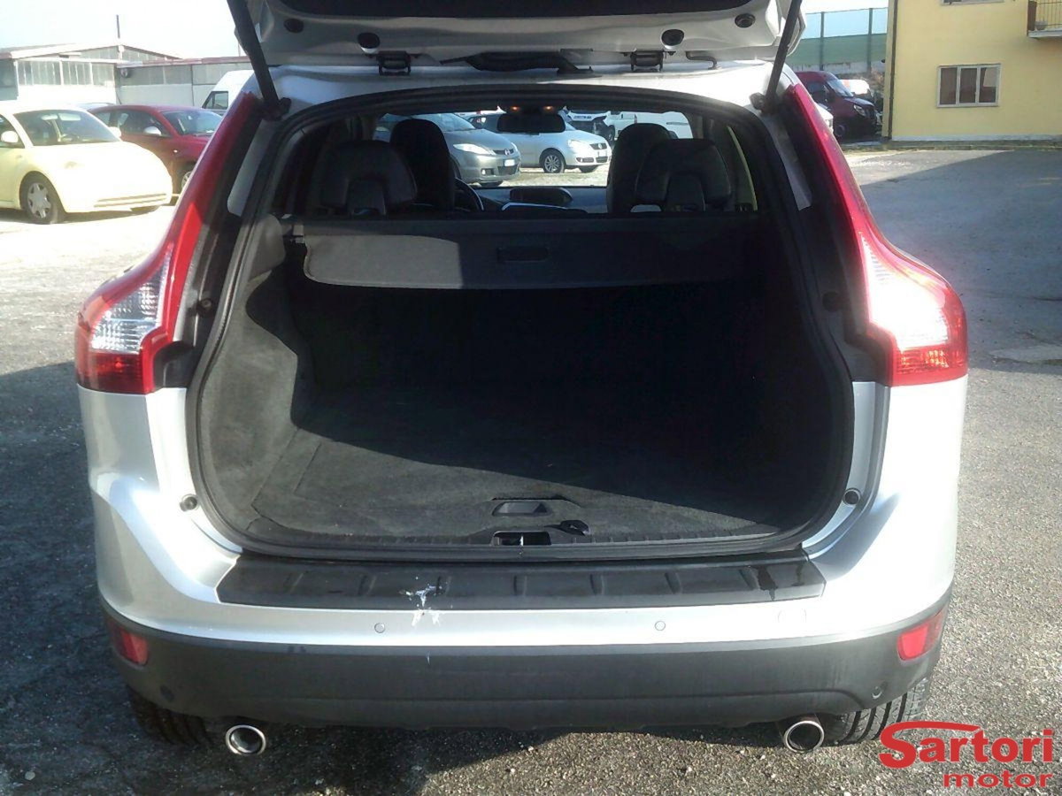 Volvo XC60 D5 AWD Geartronic Momentum (10)