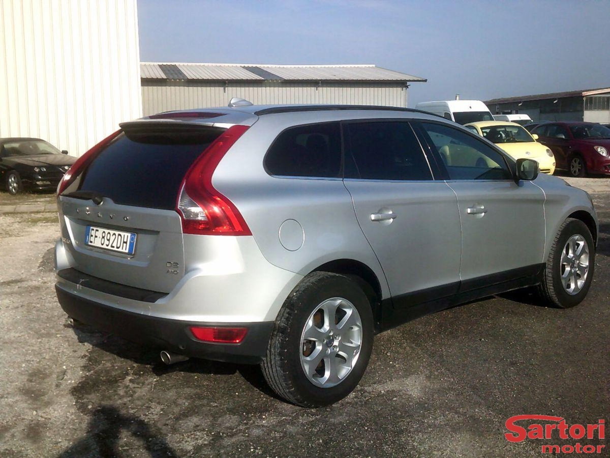 Volvo XC60 D5 AWD Geartronic Momentum (3)