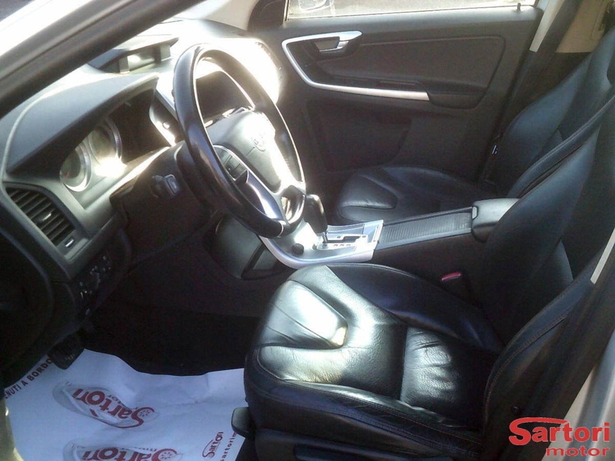 Volvo XC60 D5 AWD Geartronic Momentum (5)