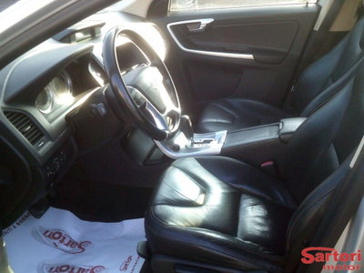 Volvo XC60 D5 AWD Geartronic Momentum (5)